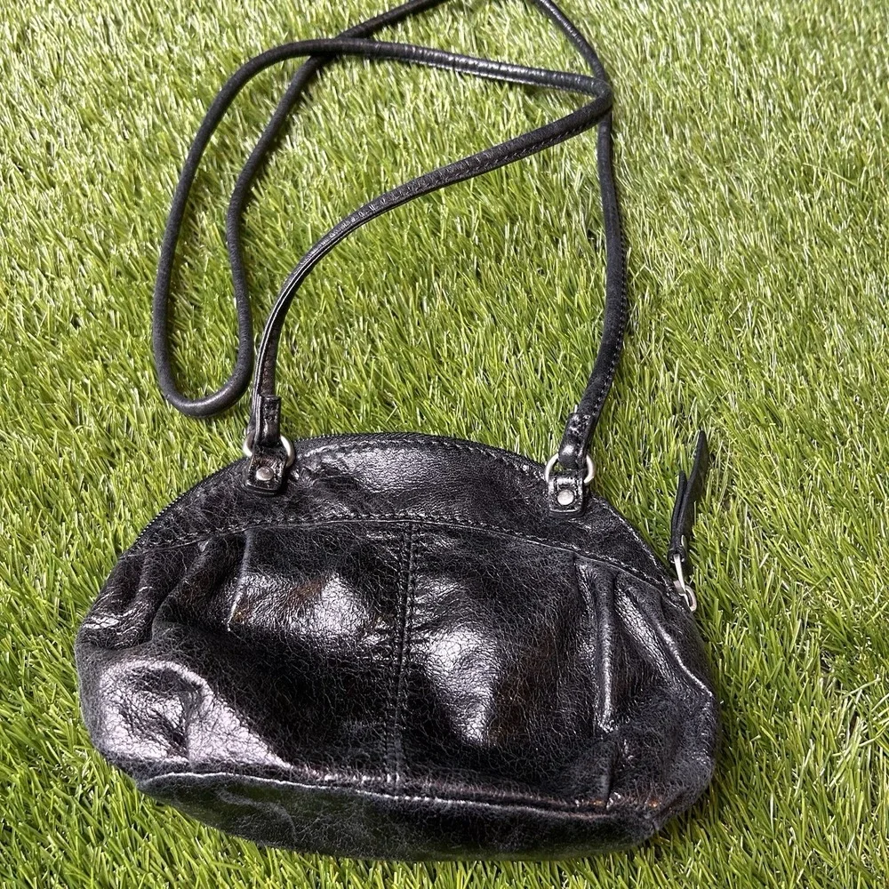 Fossil Black Leather‎ Crossbody Bag Small Pleated Metallic Pouch Keyhole Logo